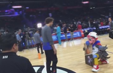 Robin Lopez decks the Clippers new mascot