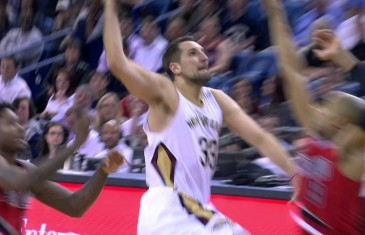 Ryan Anderson throws down the slam on Gerald Henderson