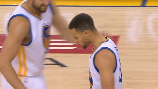 Stephen Curry drops a sweet dime to Draymond Green