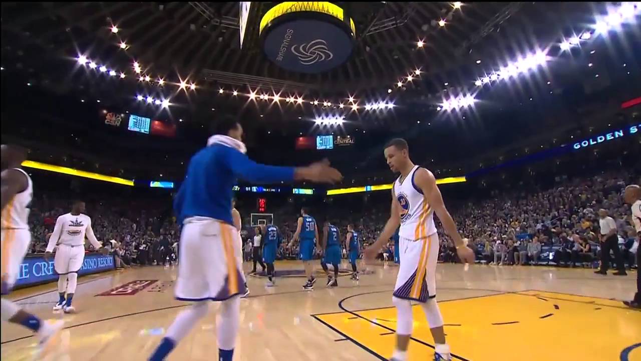 Stephen Curry & Klay Thompson have a 'Shaqtin A Fool' moment