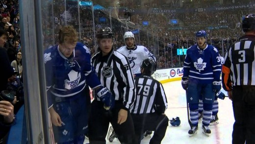 Steven Stamkos & Peter Holland get into a scrum