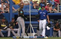 Switch pitching Pat Venditte confuses Pirates hitter
