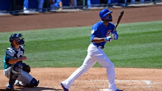 Jason Heyward gets attacked by bees & runs away to outfield fence