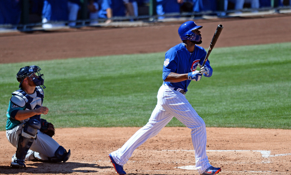 Jason Heyward gets attacked by bees & runs away to outfield fence