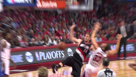 Blake Griffin blows through Damian Lillard & posterizes Mason Plumlee