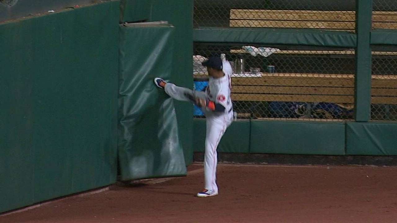 Carlos Gomez attempts to fix broken outfield fence