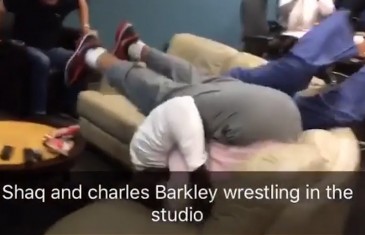 Charles Barkley & Shaq wrestle at the Inside The NBA studios