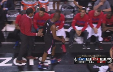 Chris Paul kicks bench after realizing he broke his hand