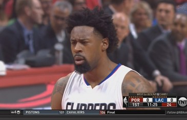 DeAndre Jordan completely airballs a free throw