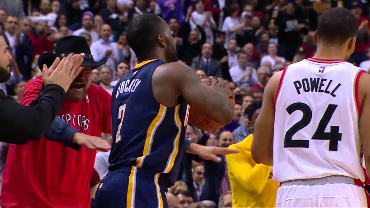 Drake claps in Rodney Stuckey's face after turnover