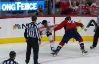 Flyers’ Wayne Simmonds drops the gloves with Caps’ Tom Wilson