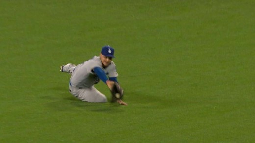 Joc Pederson makes outstanding sliding catch