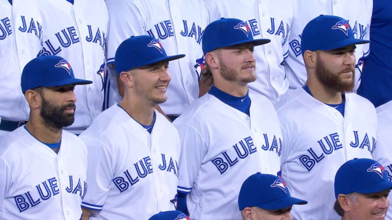 Josh Donaldson wants to be the tallest Blue Jay in team photo