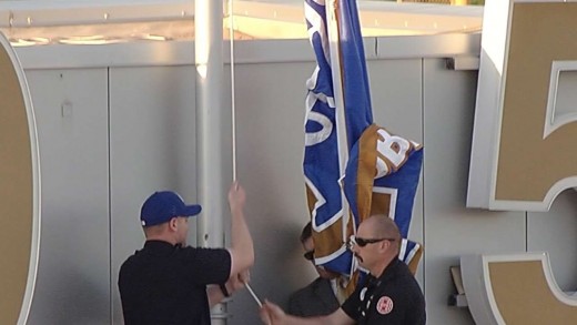 Kansas City Royals raise 2015 championship banner