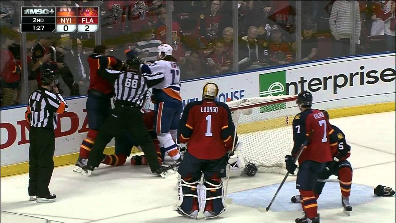 Line scrum breaks out in Panthers vs. Islanders Game 2