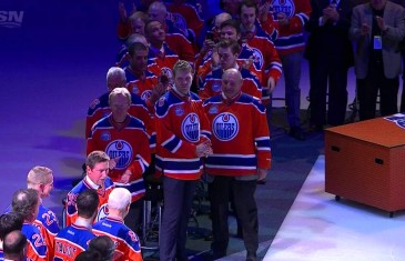 Oilers fans estatic over Wayne Gretzky honoring at Rexall Place