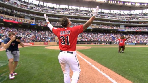 Oswaldo Arcia walks it off in extra innings for the Minnesota Twins