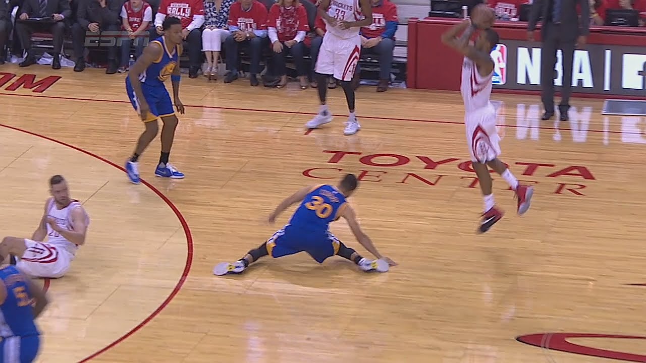 Steph Curry suffers sprained right knee on awkward slip