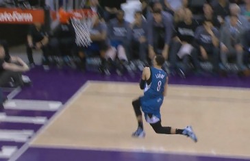 Zach LaVine throws down the sweet windmill slam