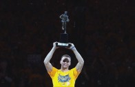 Adam Silver leaves Steph Curry hanging during MVP trophy presentation