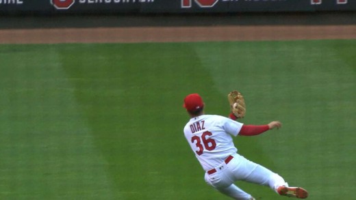 Aledmys Diaz makes an amazing over-the-shoulder catch