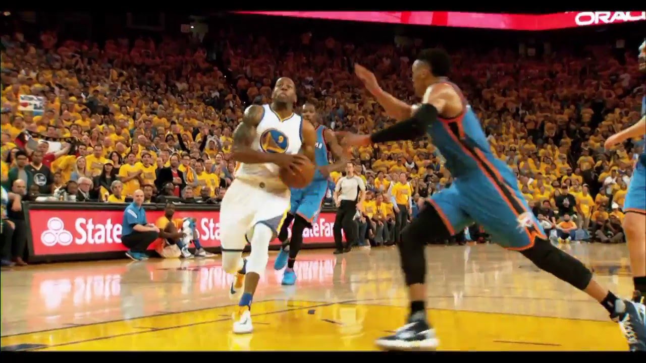 Andre Iguodala with ridiculous no look lay up