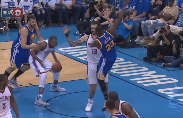 Draymond Green kicks Steven Adams in the nuts