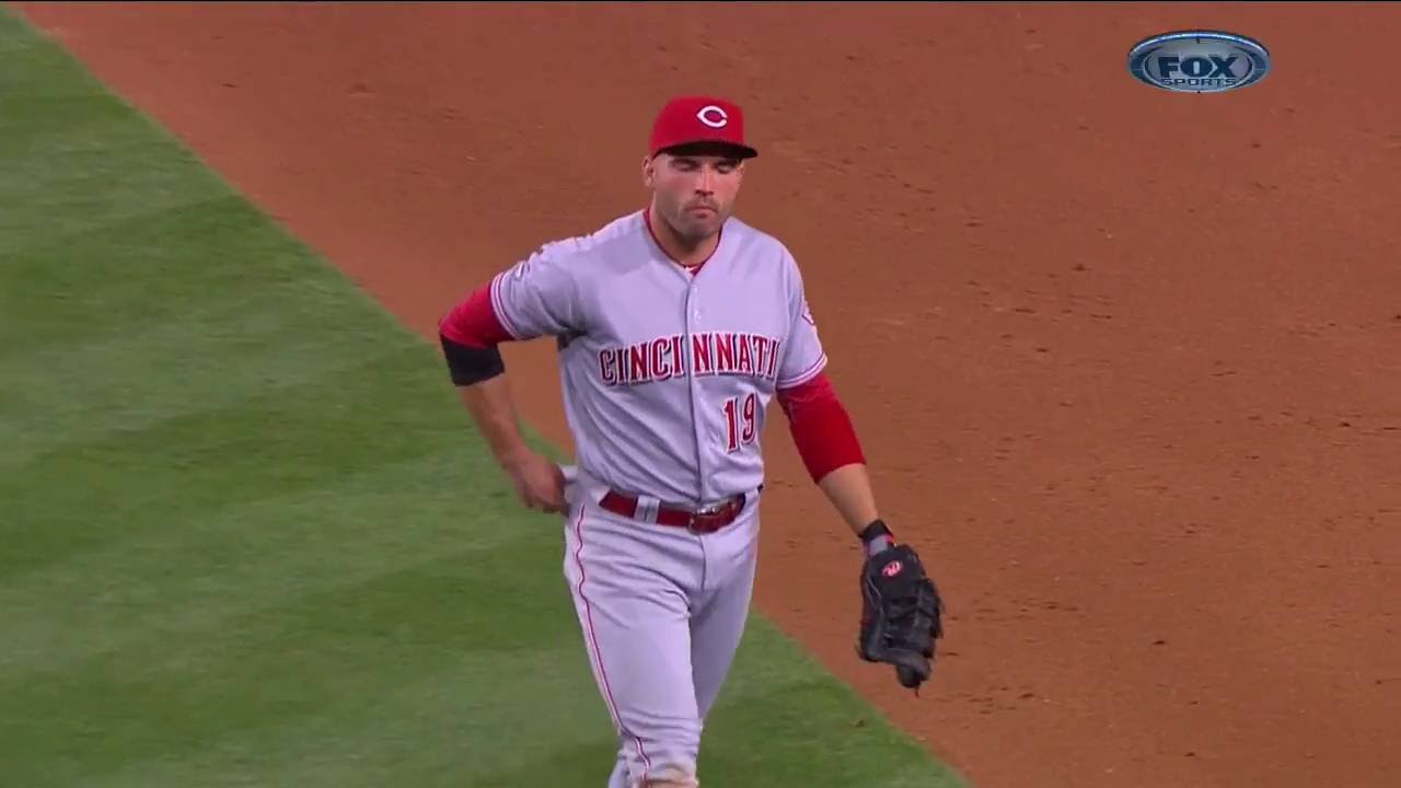 Joey Votto stomps on fan's paper airplane at Dodger Stadium