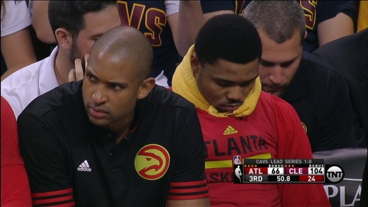 Kent Bazemore falls asleep on the Hawks bench