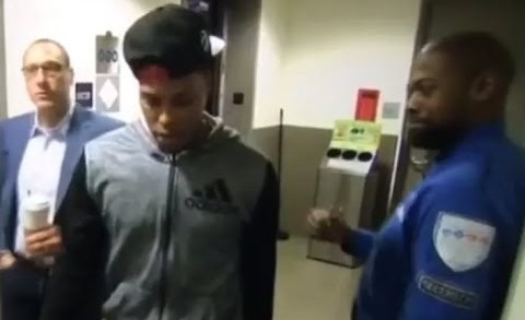 Kyle Lowry leaves security guard hanging