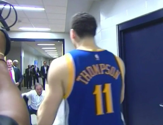Warriors owner Joe Lacob bows to Klay Thompson after Game 6 win