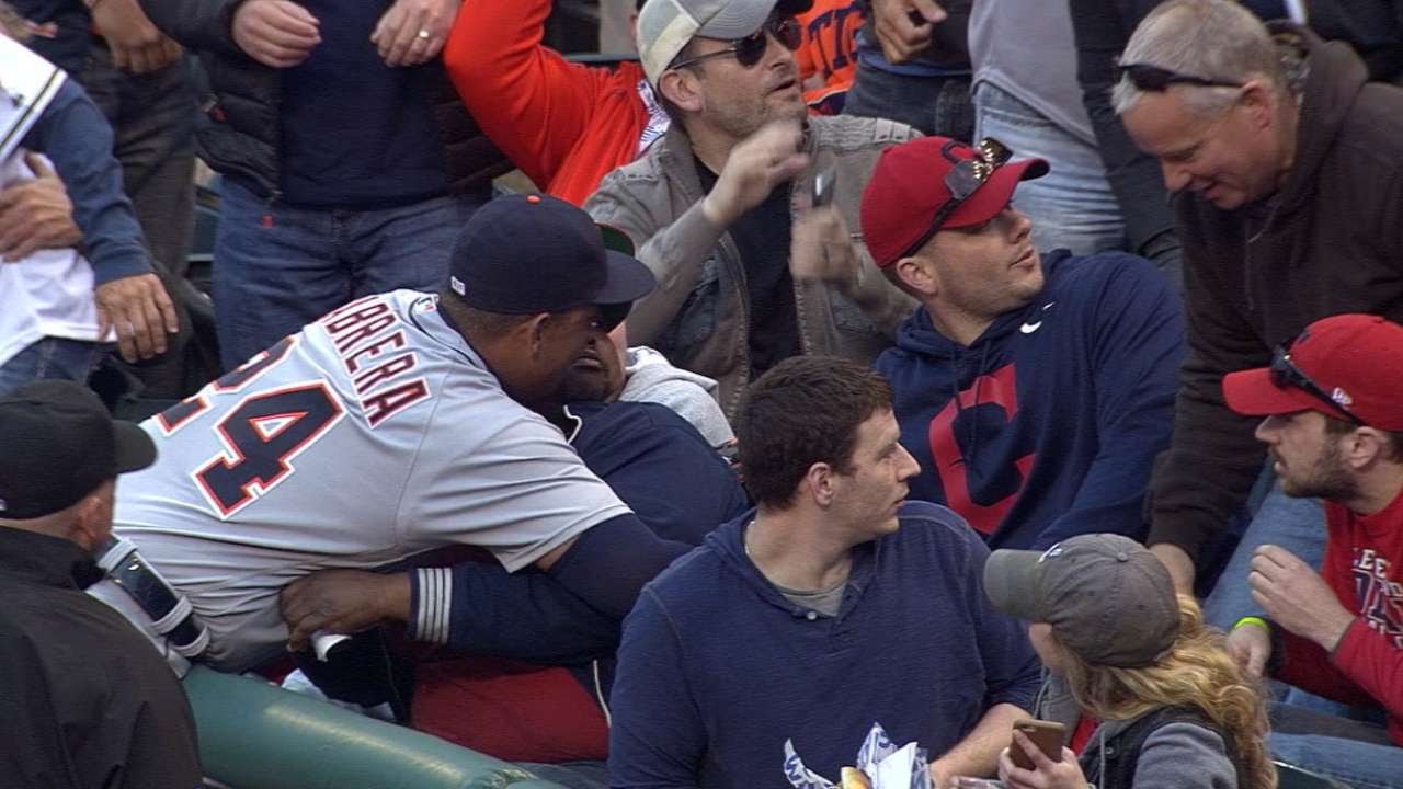 Miguel Cabrera hilariously hugs a Cleveland Indians fan