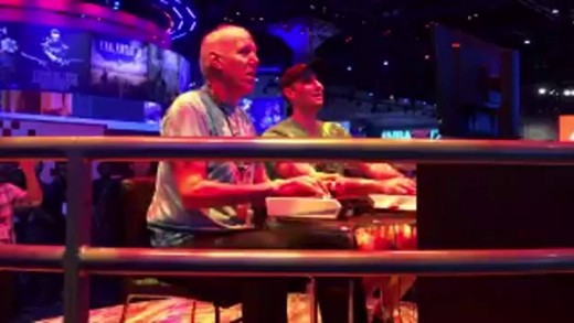 Bill Walton plays Street Fighter at E3