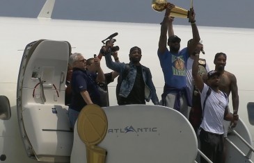 Cavaliers arrive in Cleveland for Championship Celebrations