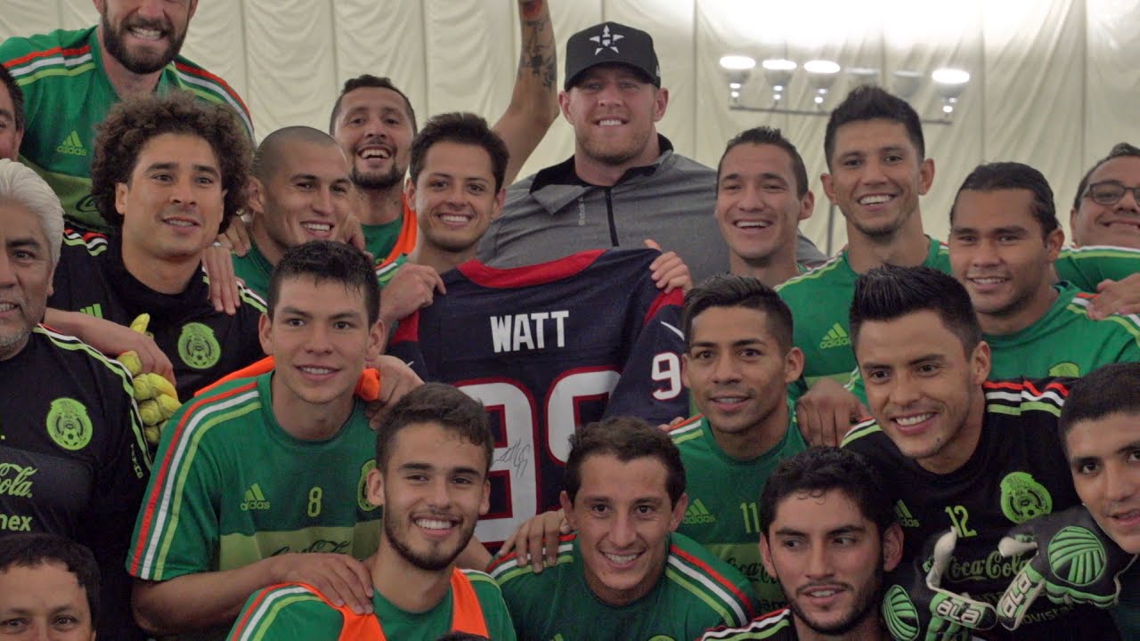 JJ Watt meets Mexican soccer team El Tri