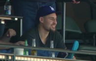 Klay Thompson gets booed for wearing a Dodgers hat at Giants game