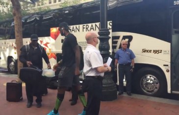 Warriors fans boo LeBron James at the Cavs team hotel