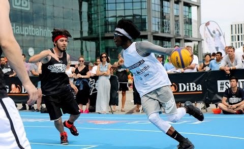 Dennis Schroder posterizes opponent in German streetball game