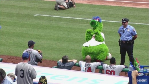 Erick Aybar makes Phillie Phanatic beg for NL All-Star jersey