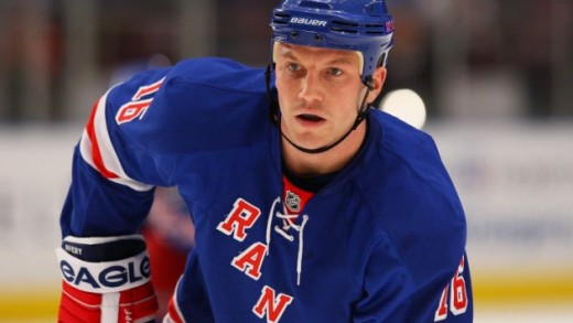 Ex-NHLer Sean Avery harasses homeless people