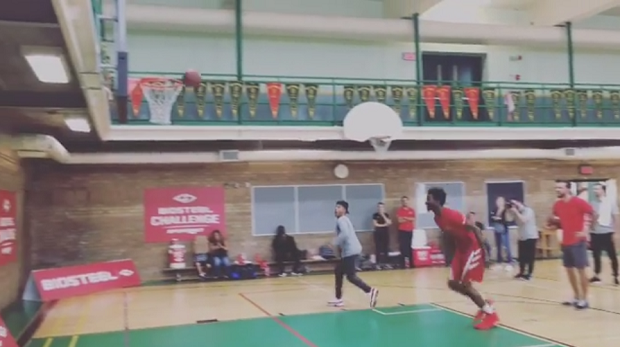Marcus Stroman sets up Andrew Wiggins for an off-the-backboard alley-oop