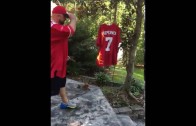 49ers fan burns Colin Kaepernick jersey to the National Anthem
