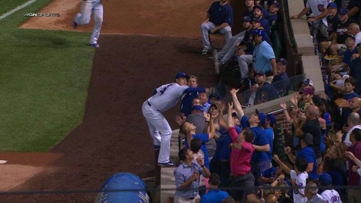 Anthony Rizzo makes unbelievable catch on 1st base wall