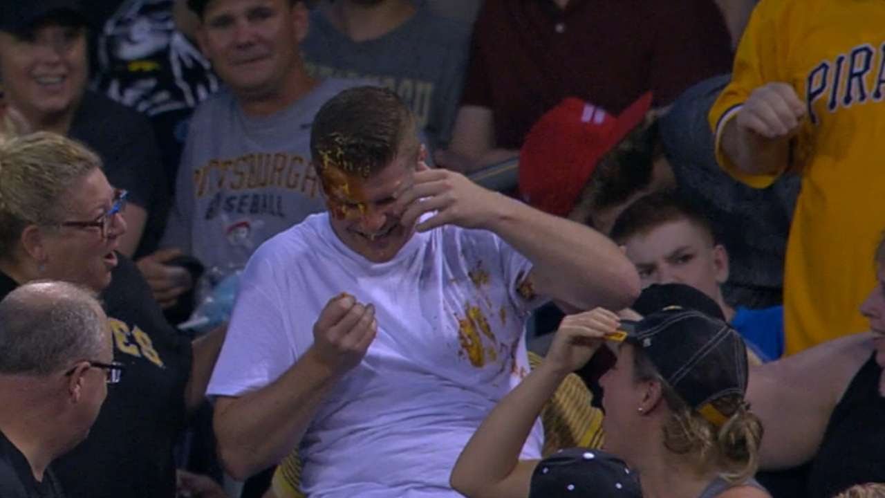 Foul ball causes Pirates fan to spill nachos all over his face