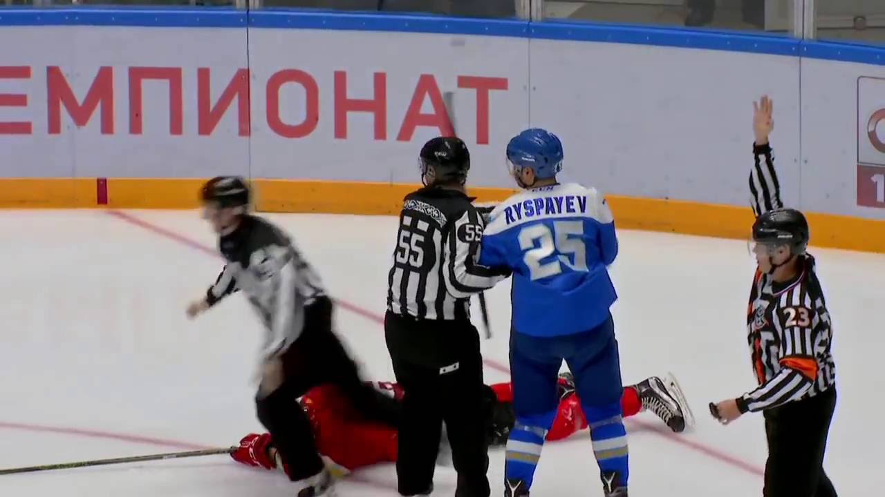 GOAT Hockey Brawl: KHL player takes on entire team in fight