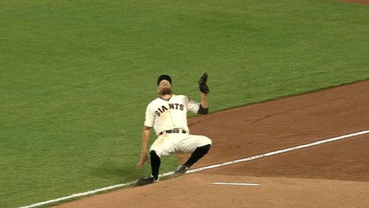 Hunter Pence trips but makes great catch as he falls