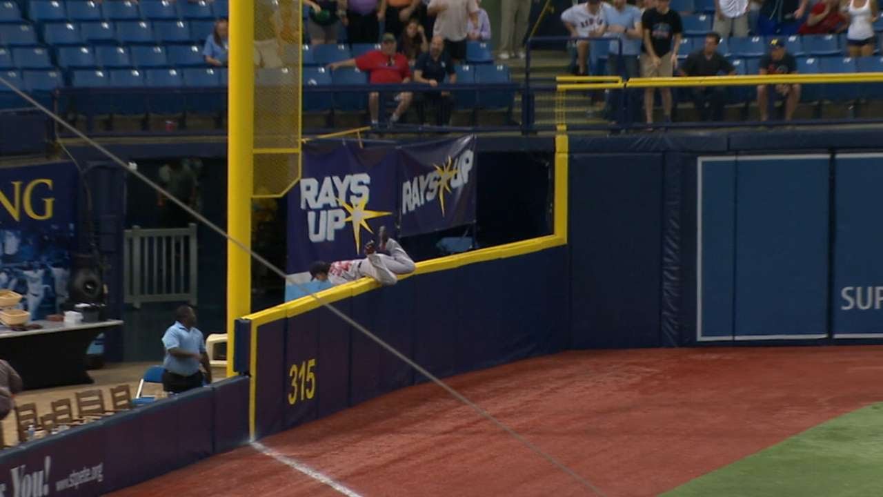 Red Sox outfielder Andrew Benintendi makes possible catch of the year