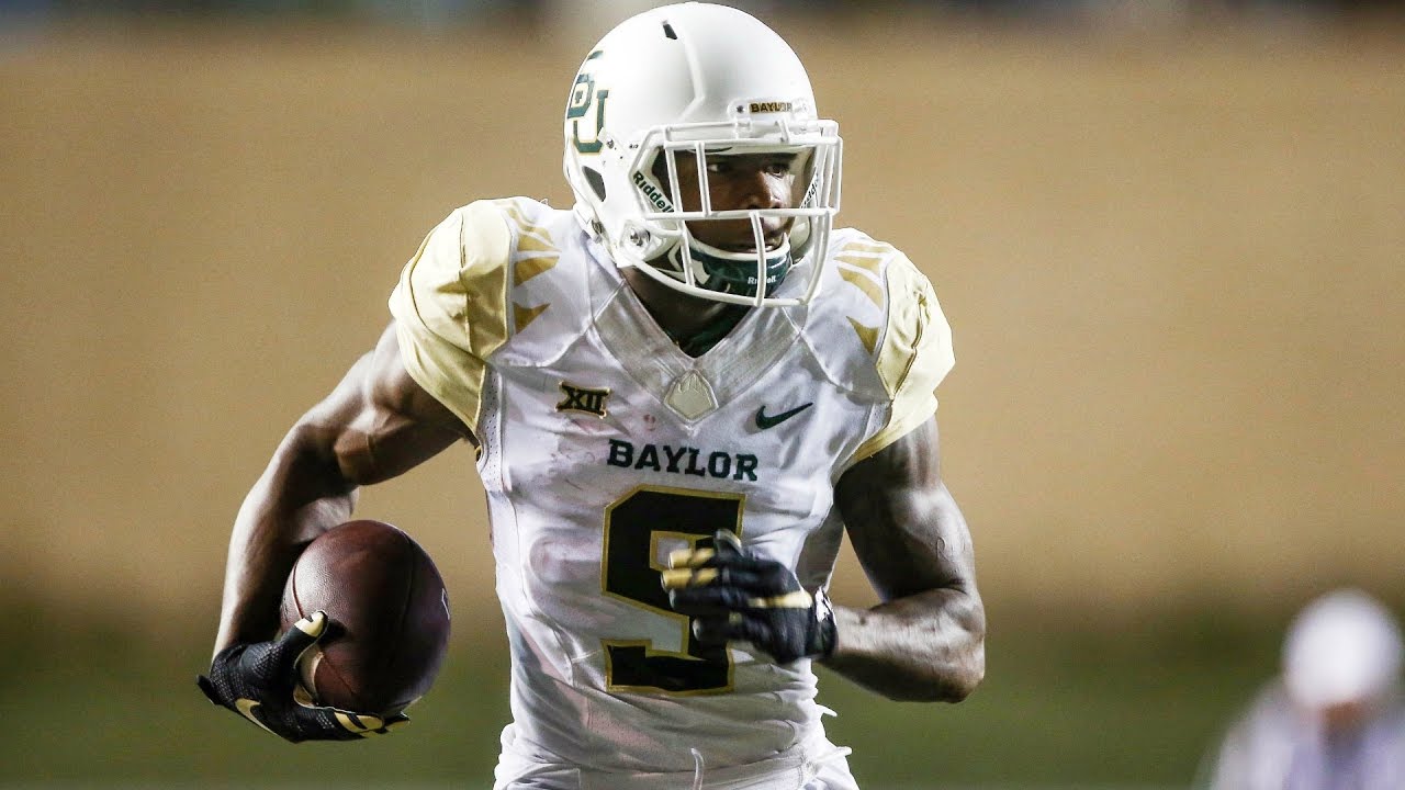 Baylor's KD Cannon hurdles into the end zone for a TD