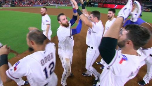 Jonathan Lucroy hits a 2-run walk off single for the Texas Rangers