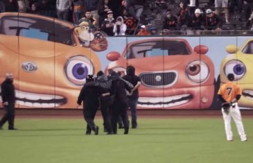 San Francisco Giants security guard breaks his leg tackling a fan